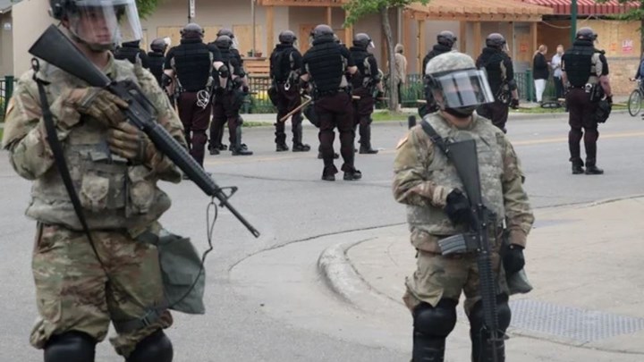 ΗΠΑ: O Tραμπ έστειλε 500 στρατιώτες στη Μινεάπολη για την αποκατάσταση της τάξης