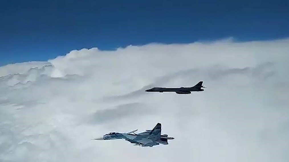 Ένταση με ρωσικά μαχητικά και αμερικανικά βομβαρδιστικά πάνω από τη Μαύρη Θάλασσα