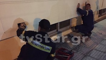 Λαμία: Η Πυροσβεστική έσωσε τρία γατάκια που είχαν εγκλωβιστεί μέσα σε τοίχο – ΦΩΤΟ