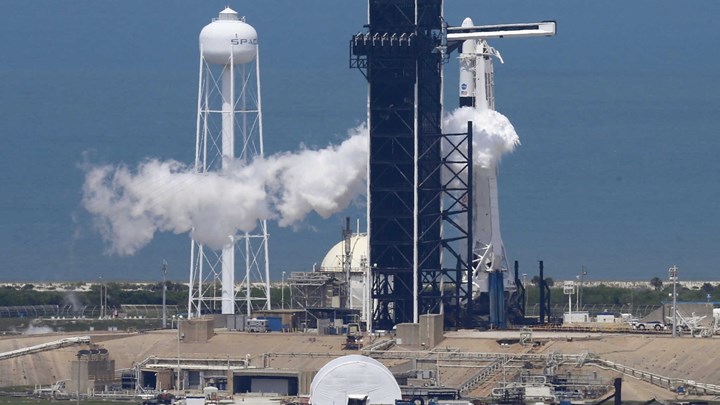 Έγραψε ιστορία η SpaceX: Πετυχημένη η εκτόξευση της επανδρωμένης αποστολής