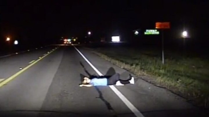 Αρτάκη Ευβοίας: Γυναίκα περιφερόταν στον κεντρικό δρόμο ζητώντας βοήθεια – Την παρέλαβε το ΕΚΑΒ