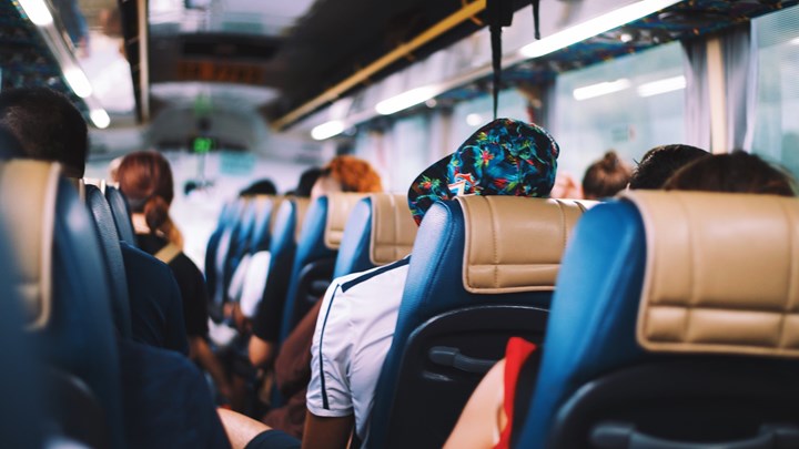 Τουριστικά λεωφορεία: Plexiglass μεταξύ οδηγού και επιβατών – Τι ισχύει για μάσκες και κλιματισμό