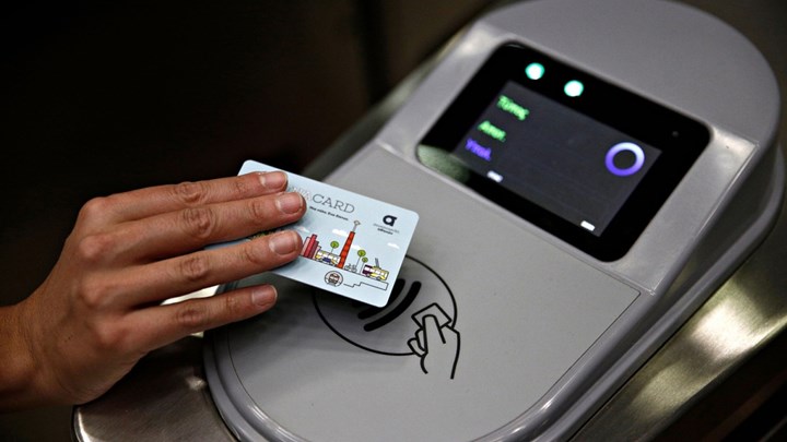 Μέσα Μεταφοράς: Μειώνεται από Δευτέρα η τιμή του ενιαίου εισιτηρίου – Τι ισχύει για τις κάρτες