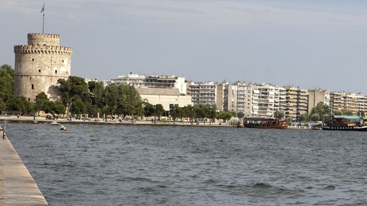 Θεσσαλονίκη: Περαστικοί έσωσαν 66χρονο που έπεσε στον Θερμαϊκό