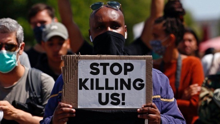 Θάνατος Τζορτζ Φλόιντ: Κύμα συμπαράστασης – Διαδηλώσεις σε Λονδίνο και Βερολίνο