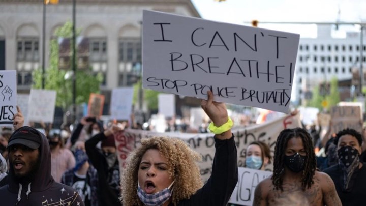 Θάνατος Φλόιντ: Ειρηνικές διαδηλώσεις στο Δουβλίνο