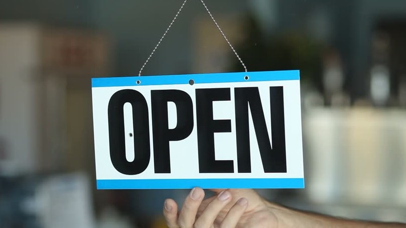 Ποιες επιχειρήσεις επαναλειτουργούν από σήμερα – Ολόκληρη η λίστα