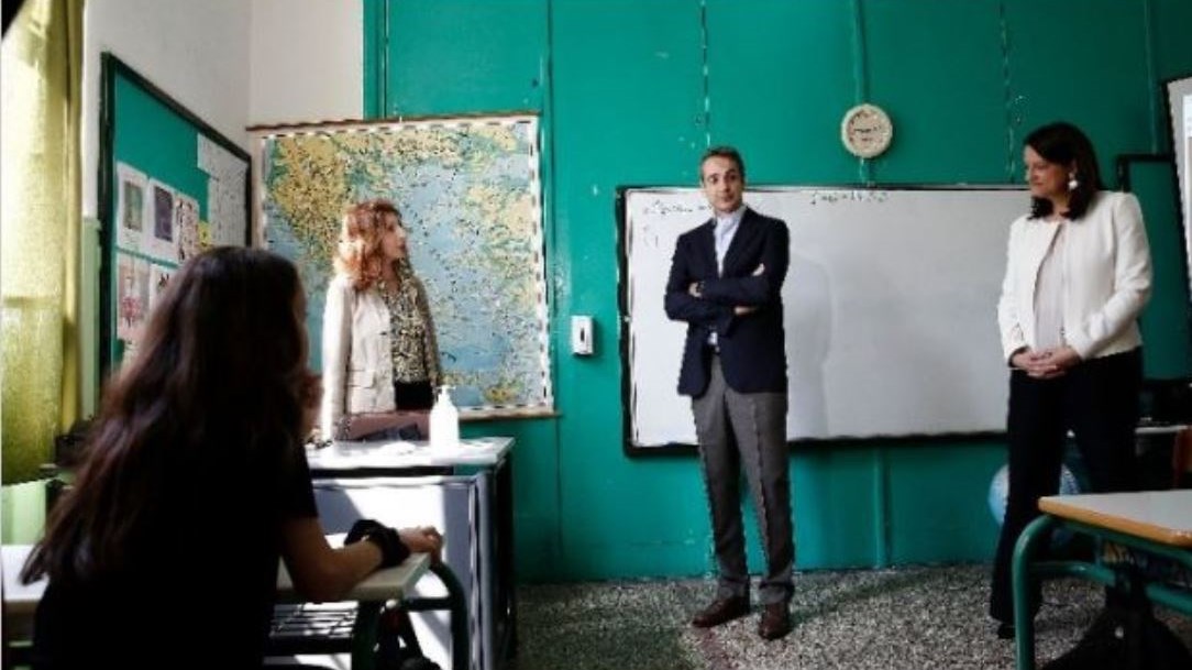 Μητσοτάκης στο σχολείο της Καλλιθέας: Ήταν δύσκολη η εξίσωση του κορονοϊού, αλλά όλοι μαζί τη λύσαμε