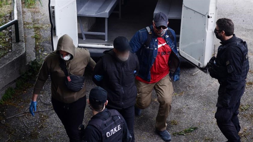 Εμπρηστικός μηχανισμός στον Δημήτρη Σταμάτη: Ελεύθεροι οι κατηγορούμενοι – ΒΙΝΤΕΟ