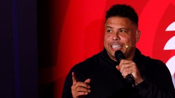 Ρονάλντο εναντίον… Ρονάλντο: Το “Φαινόμενο” αγνόησε τον Πορτογάλο σούπερ σταρ και αποθέωσε τον Μέσι