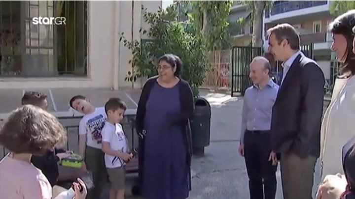 Viral: H επική αντίδραση μαθητή όταν είδε τον Μητσοτάκη στο σχολείο του – ΒΙΝΤΕΟ