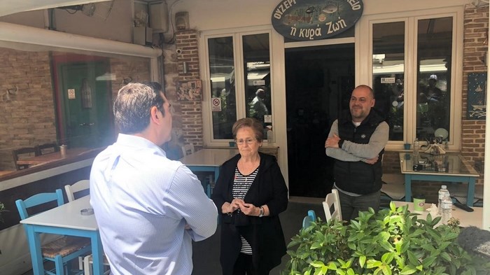 Στην Καισαριανή ο Τσίπρας – Η συζήτηση που είχε με ιδιοκτήτες μικρών επιχειρήσεων εστίασης – ΒΙΝΤΕΟ