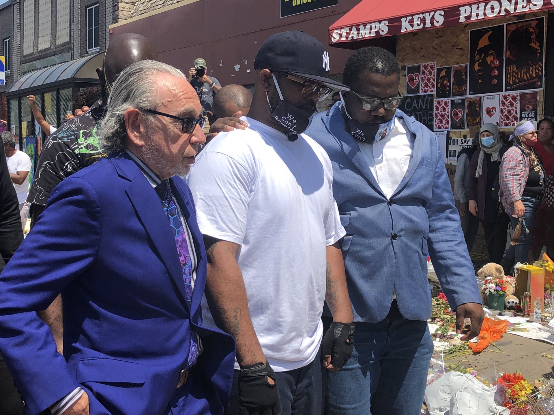 Ο αδελφός του Τζορτζ Φλόιντ απευθύνει έκκληση για ειρηνικές διαδηλώσεις – ΒΙΝΤΕΟ