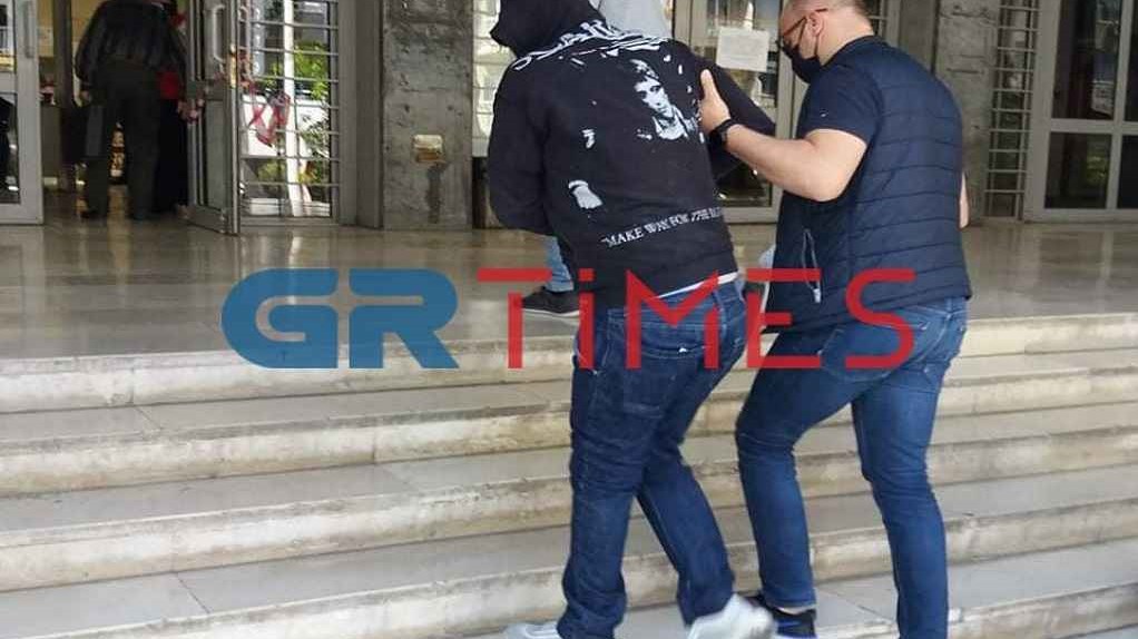 Ομολογία σοκ στη Θεσσαλονίκη: Παραδέχτηκε πως τεμάχισε την 40χρονη και την έκαψε στη σόμπα – ΦΩΤΟ