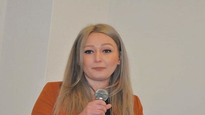 Πρωτοφανής πρόκληση: Η πρόεδρος του μειονοτικού κόμματος ΚΙΕΦ εγκαλεί την Πρόεδρο της Δημοκρατίας