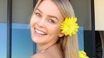 Τζορτζ Φλόιντ: Γιατί έβγαλαν Αυστραλή πορνοστάρ από αεροπλάνο –  ΒΙΝΤΕΟ