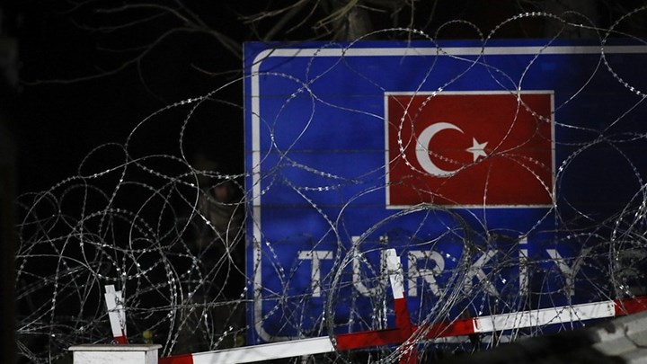 Τουρκικά ΜΜΕ: Πληροφορίες για νέο κύμα μεταναστών που κινείται προς τον Εβρο