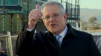 Viral: Παρατήρηση στον Αυστραλό Πρωθυπουργό επειδή πατούσε στο… γρασίδι – Πώς αντέδρασε -ΒΙΝΤΕΟ