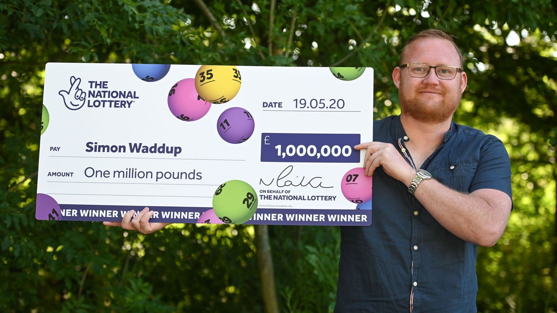 Υπερτυχερός αγόρασε λαχείο επειδή “άκουγε  φωνές” – ΦΩΤΟ – ΒΙΝΤΕΟ