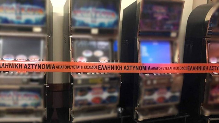 Λουκέτο σε παράνομο μίνι καζίνο στην Αττική – Συνελήφθη ο υπεύθυνος του καταστήματος, κατασχέθηκαν 10 παράνομα «φρουτάκια»