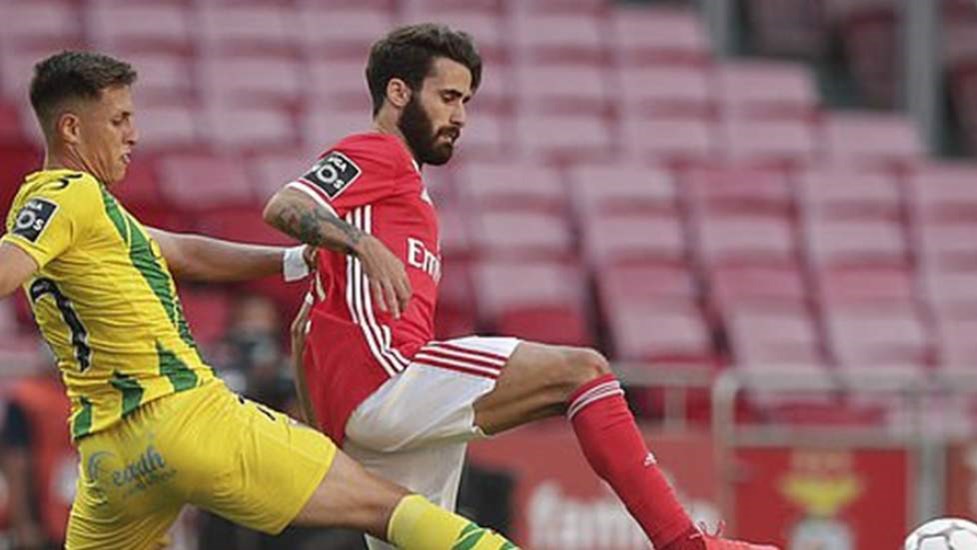 Μπενφίκα: Επίθεση με πέτρες στο πούλμαν της ομάδας – Τραυματίστηκαν παίκτες και προπονητής