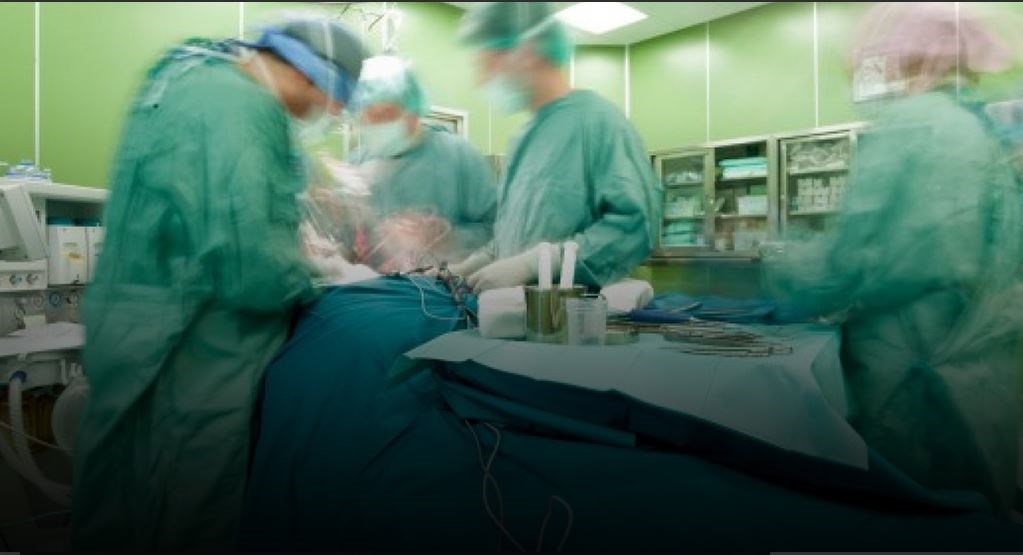 Κρήτη: Ώρες αγωνίας για την 45χρονη που έπαθε ανακοπή ενώ κολυμπούσε