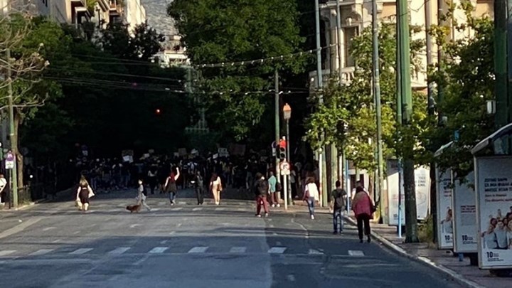 Πορεία στην Αθήνα για τη δολοφονία Φλόιντ: Ένταση και μία προσαγωγή