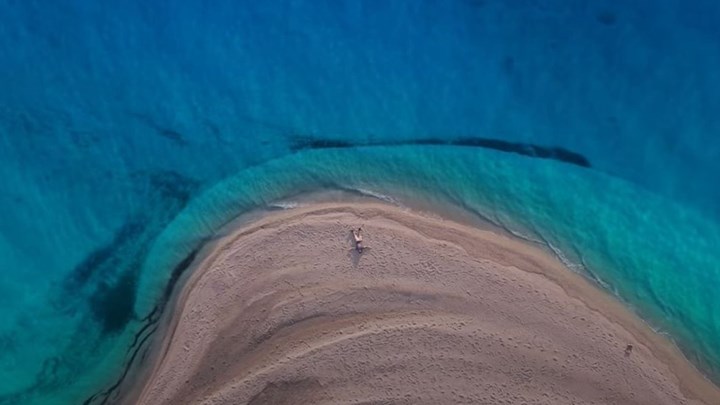 Σποτ για τον τουρισμό: Λύθηκε το μυστήριο με τη μαγευτική παραλία – Πού βρίσκεται – ΒΙΝΤΕΟ