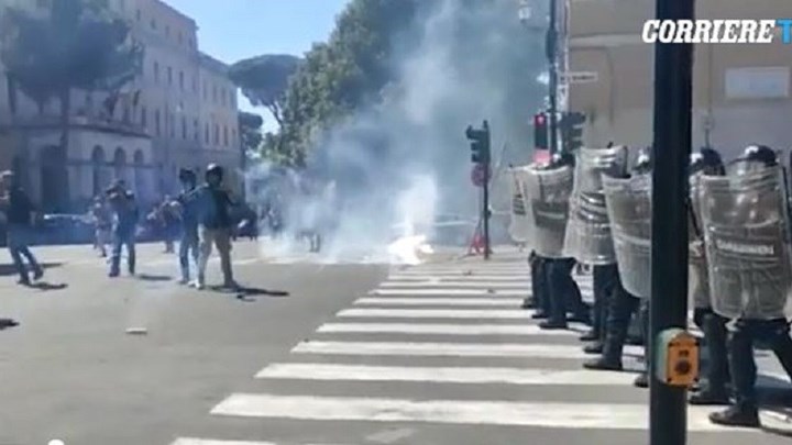 Ρώμη: Επίθεση νεοφασιστών κατά δημοσιογράφων και αστυνομικών – BINTEO