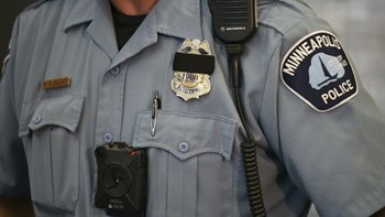 Τζόρτζ Φλόιντ: Τη “διάλυση” της αστυνομίας ανακοίνωσε το δημοτικό συμβούλιο της Μινεάπολης – ΒΙΝΤΕΟ