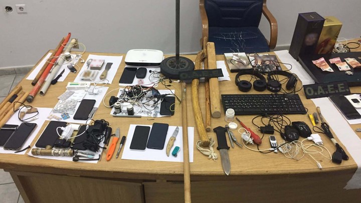 Έφοδος στις φυλακές Κορυδαλλού: Βρέθηκε μίνι “οπλοστάσιο” με ρόπαλα, σουβλιά και λάμες – ΦΩΤΟ