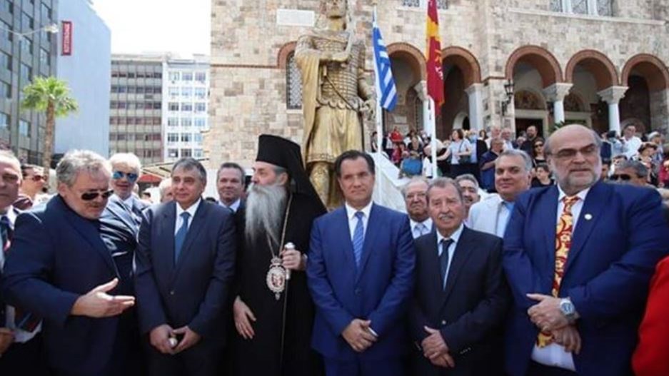 Αντιδράσεις για τη φωτογραφία με τον Άδωνι Γεωργιάδη στον Πειραιά – Η απάντηση του υπουργού – ΒΙΝΤΕΟ