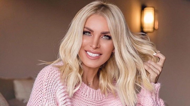 Κατερίνα Καινούργιου: Η πόζα με μαγιό και η αφοπλιστική απάντηση σε σχόλιο για… κυτταρίτιδα