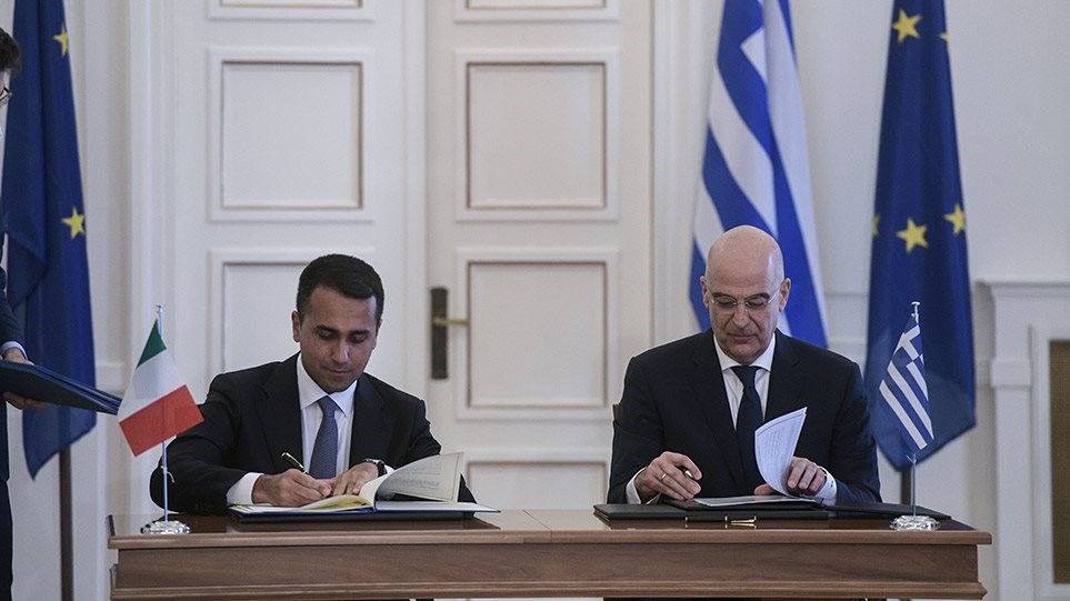 Πώς αποκωδικοποιείται η συμφωνία Ελλάδας – Ιταλίας – Τα τέσσερα μηνύματα της πρώτης ΑΟΖ