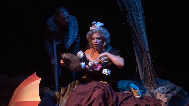 Το «Ω,τι ωραίες μέρες» εγκαινιάζει την μετα-Covid εποχή στο «Τόπος Αλλού» που έχει γερό «μενού»