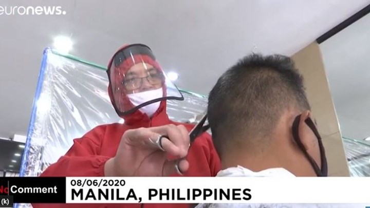 Κορονοϊός: Ιδιαίτερα μέτρα παίρνουν τα κουρεία στη Μανίλα θυμίζοντας… νοσοκομεία – ΒΙΝΤΕΟ