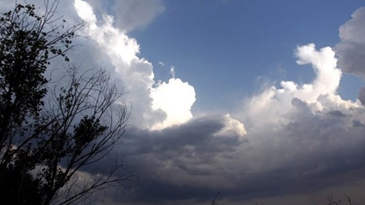 Καιρός: Αίθριος με τοπικές βροχές και καταιγίδες – Αναλυτική πρόγνωση