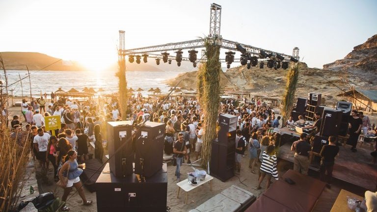 Κορονοϊός: Ανησυχία για έξαρση μετά τις εικόνες συνωστισμού – Η κρίσιμη ημερομηνία