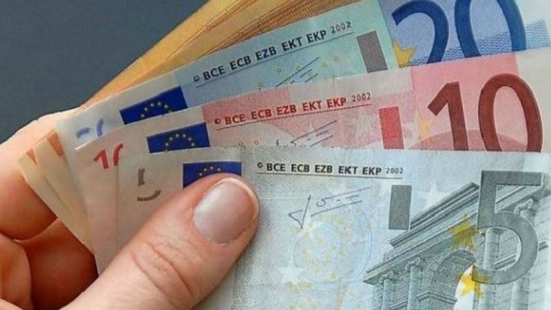 Επίδομα 534 ευρώ: Δημοσιεύτηκε η απόφαση για την πληρωμή του – Ποιους αφορά