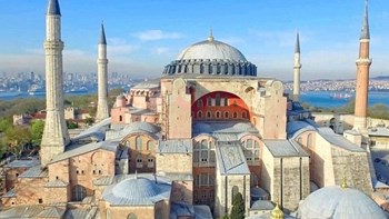 Δημοσκόπηση στην Τουρκία: Το 73,3 % θέλει η Αγία Σοφία να γίνει τζαμί – ΦΩΤΟ