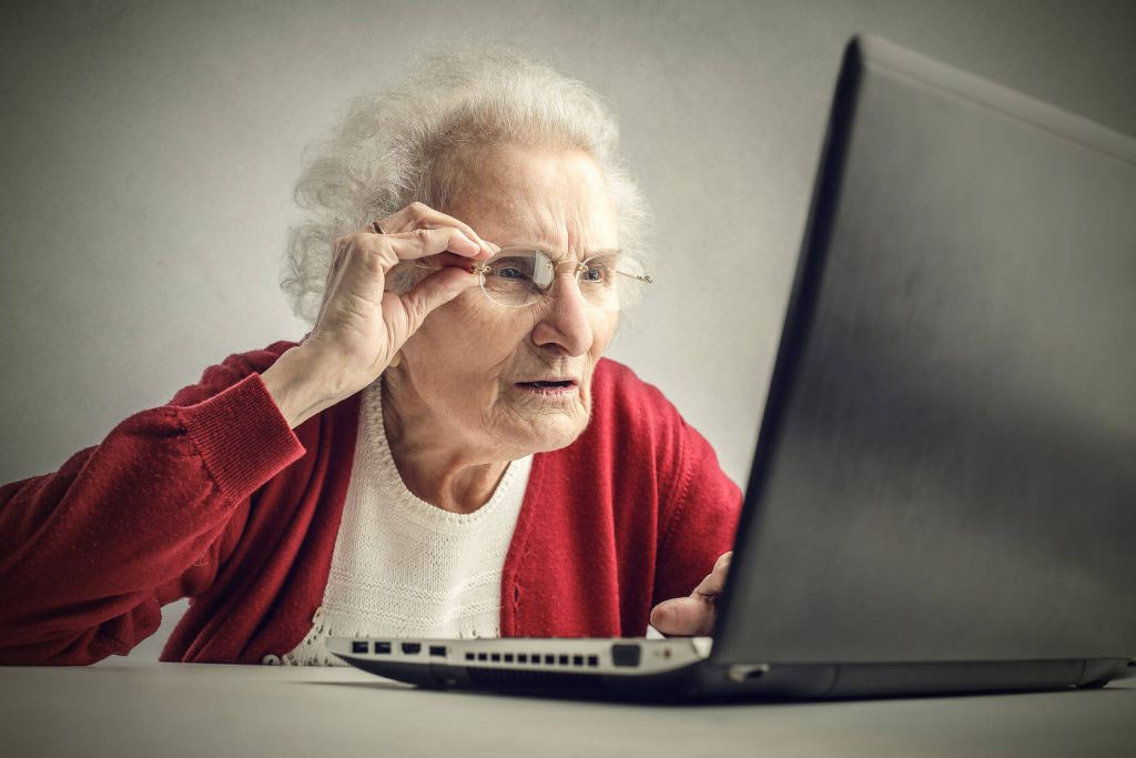 Ευρωπαϊκή Επιτροπή: Τέσσερις στους δέκα Ευρωπαίους δεν διαθέτει βασικές ψηφιακές δεξιότητες