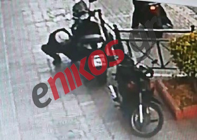 Καρέ καρέ η κλοπή μοτοσικλέτας στον Κορυδαλλό – ΒΙΝΤΕΟ αναγνώστη