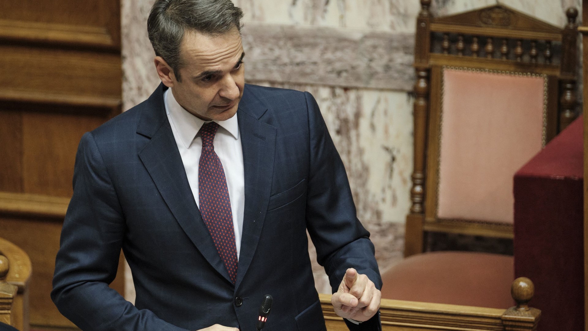 ΑΠΕΥΘΕΙΑΣ – Κυριάκος Μητσοτάκης και Αλέξης Τσίπρας διασταυρώνουν τα ξίφη τους για την οικονομία