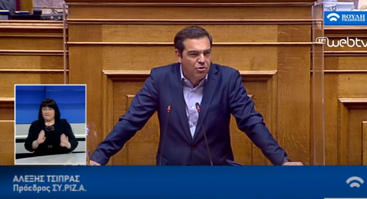 Τσίπρας σε Μητσοτάκη: Να φοράτε γυαλιά ηλίου για να μην μαυρίσετε από τον ζεστό ήλιο της ανάπτυξης