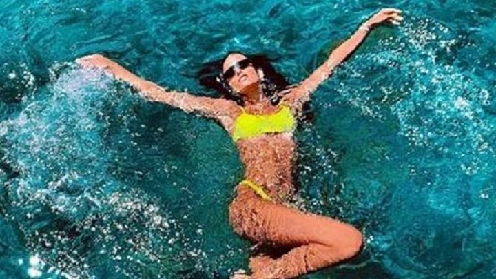Η Ιζαμπέλ Γκουλάρτ ποζάρει με το σέξι μπικίνι της και “ρίχνει” το instagram – ΦΩΤΟ