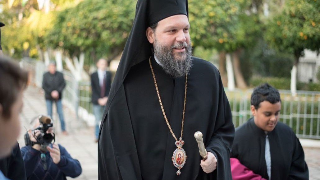 Ο Μητροπολίτης Γαβριήλ εύχεται στους μαθητές με Aerosmith – ΒΙΝΤΕΟ