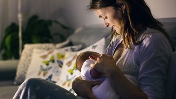 Κορονοϊός: Μεταδίδεται με το μητρικό γάλα; – Τι απαντά ο Παγκόσμιος Οργανισμός Υγείας