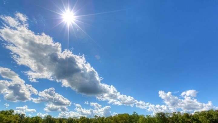 Καιρός: Ζέστη με τοπικές καταιγίδες σήμερα – Η αναλυτική πρόγνωση