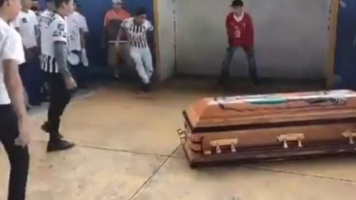 Συγκλονιστικό – 16χρονος ποδοσφαιριστής πέθανε και έβαλε το τελευταίο γκολ μέσα από το φέρετρό του