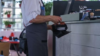 Δημοσιεύθηκε σε ΦΕΚ η ΚΥΑ για τα μέτρα οικονομικής ενίσχυσης εποχικά εργαζομένων